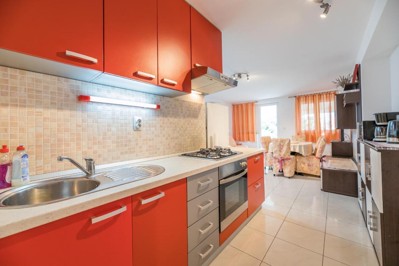 Apartments Ljubica Garden Башка Экстерьер фото